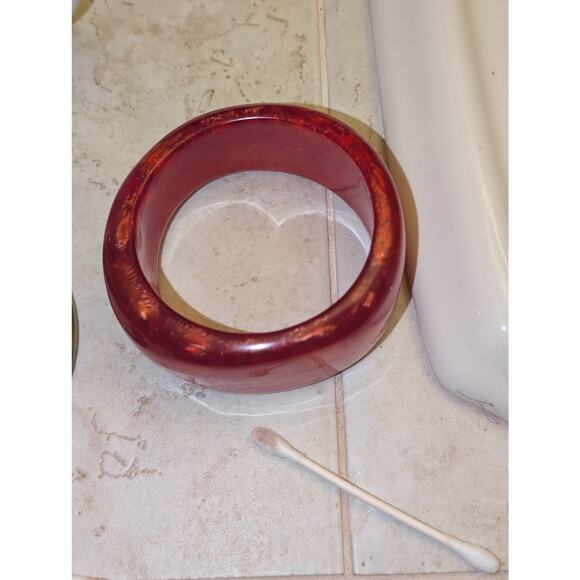 Vintage Red/Orange Marbled Possibly Bakelite Bangle Bracelet Plus One - Picture 9 of 10